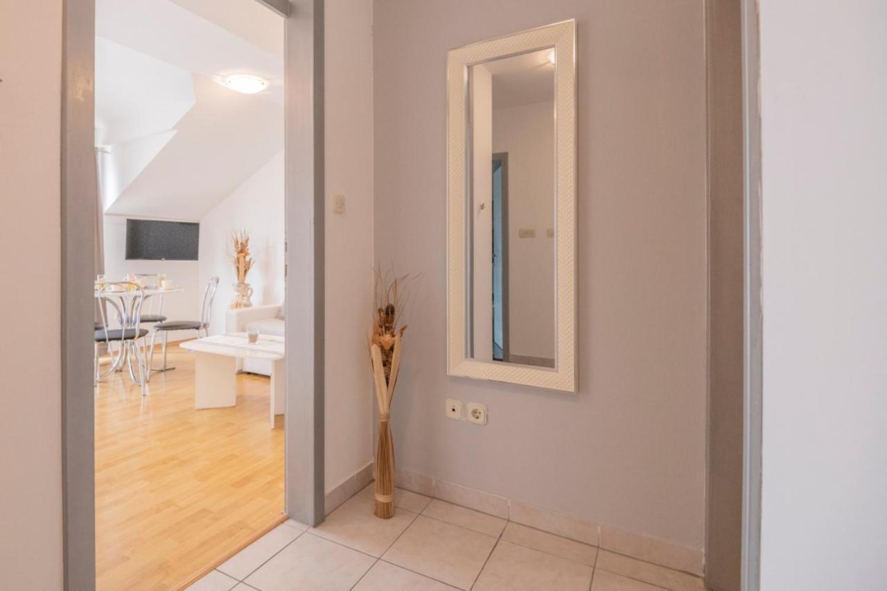 לוקבה Apartments Zdravka מראה חיצוני תמונה