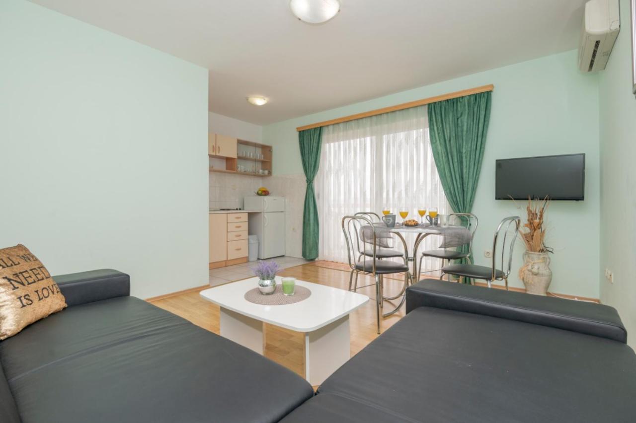 לוקבה Apartments Zdravka מראה חיצוני תמונה