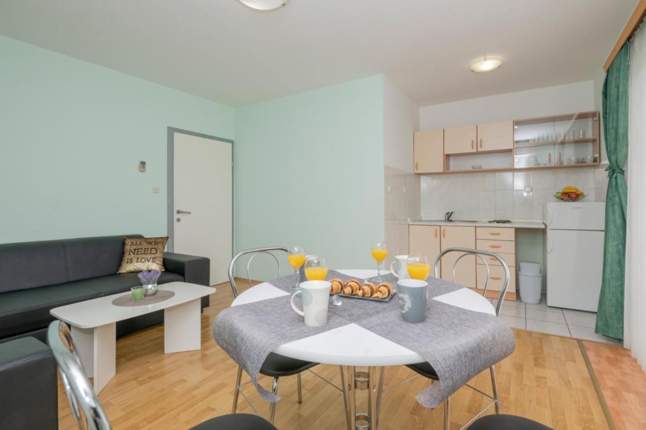 לוקבה Apartments Zdravka מראה חיצוני תמונה